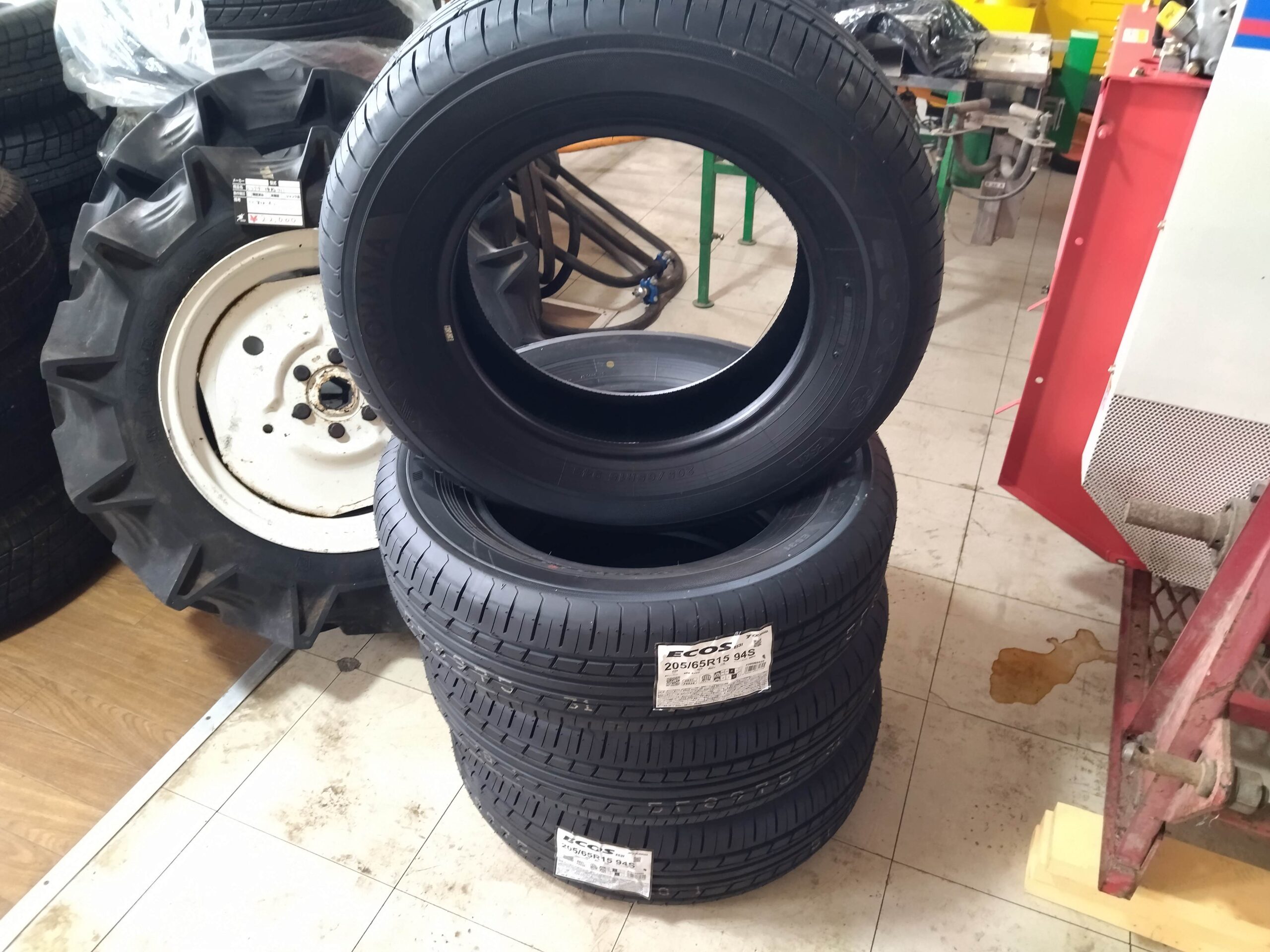 YOKOHAMA新品未使用 夏タイヤ<span>205/65-15 94S