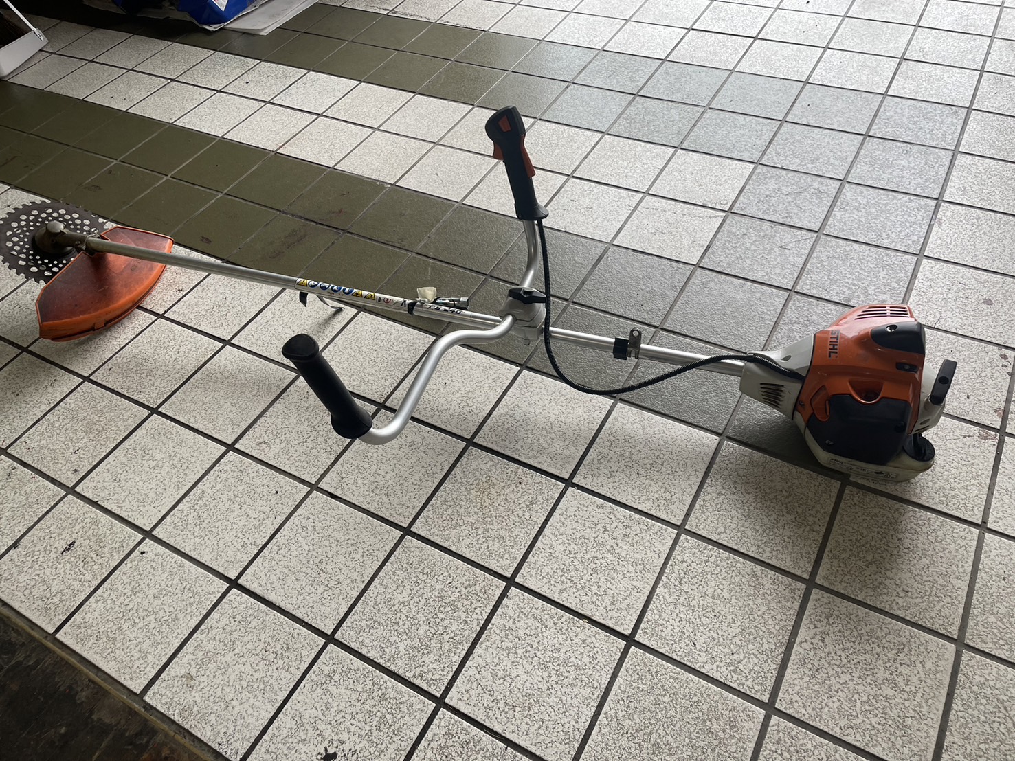 STIHL 刈払い機　<span>F5 240