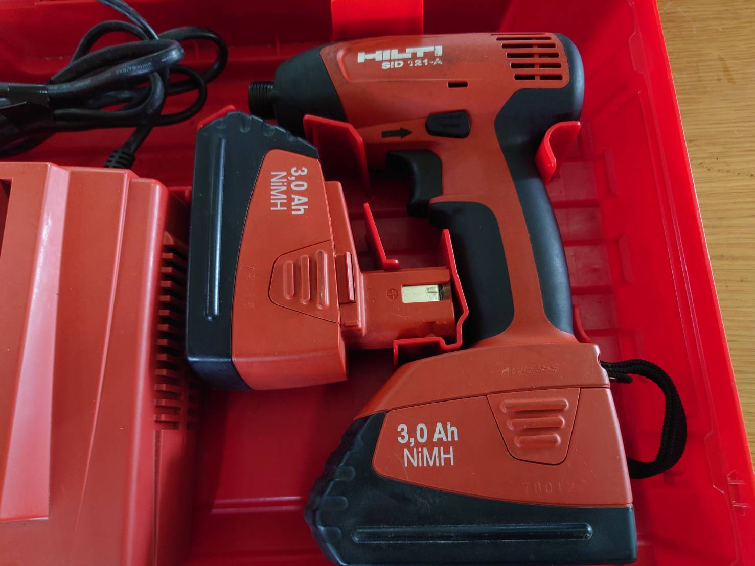 電動インパクトドライバー　ヒルティ　SID121-A