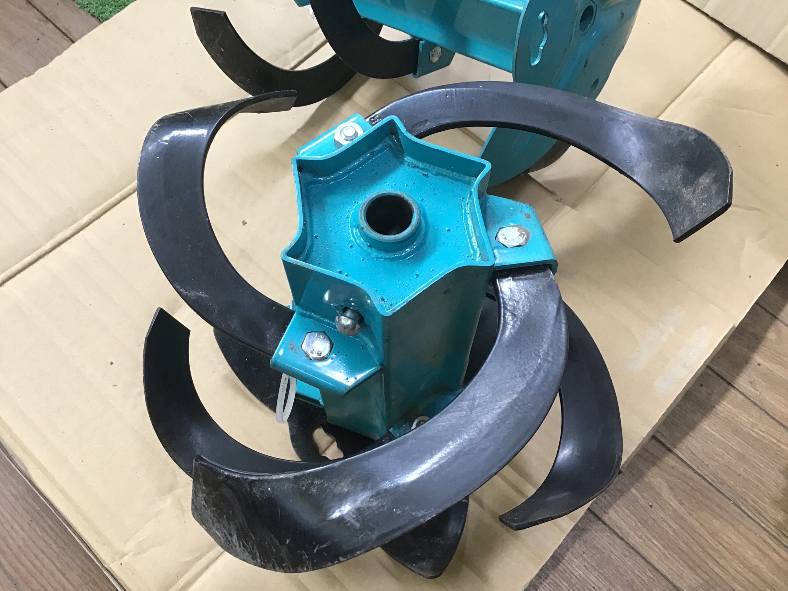 管理機　爪