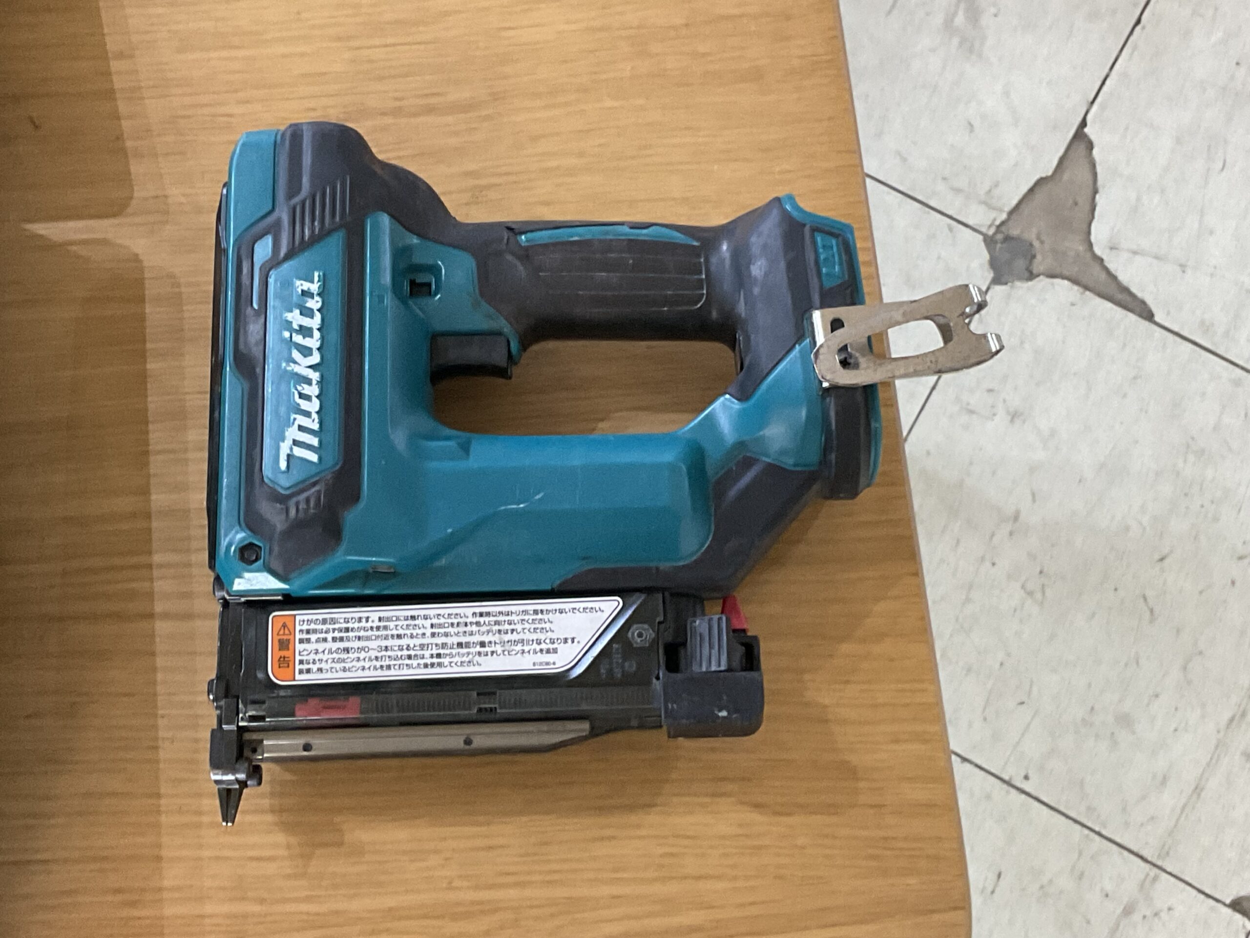 充電式ピンタッカ　マキタ　PT353D