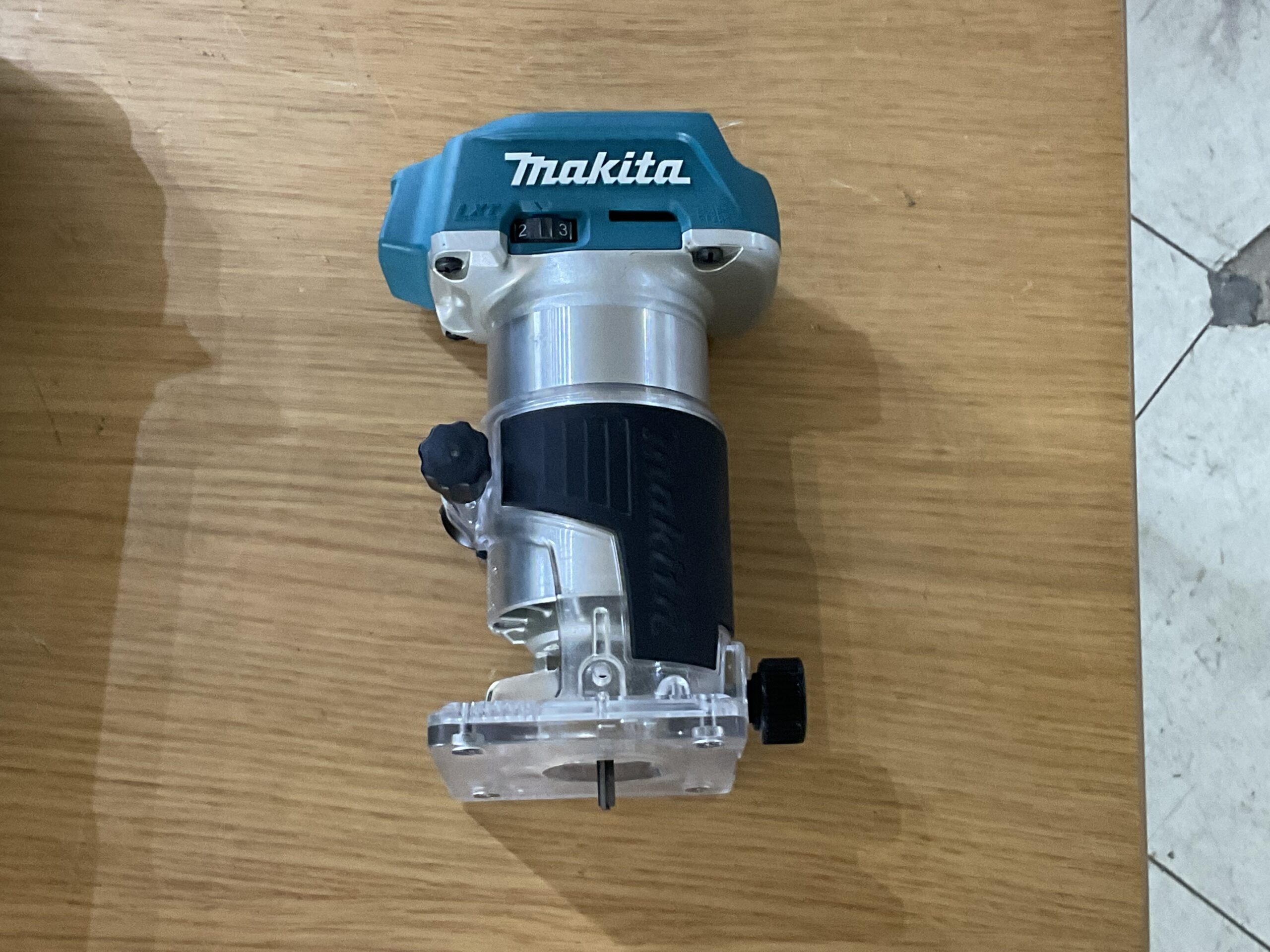 充電式トリマ　マキタ　RT50D