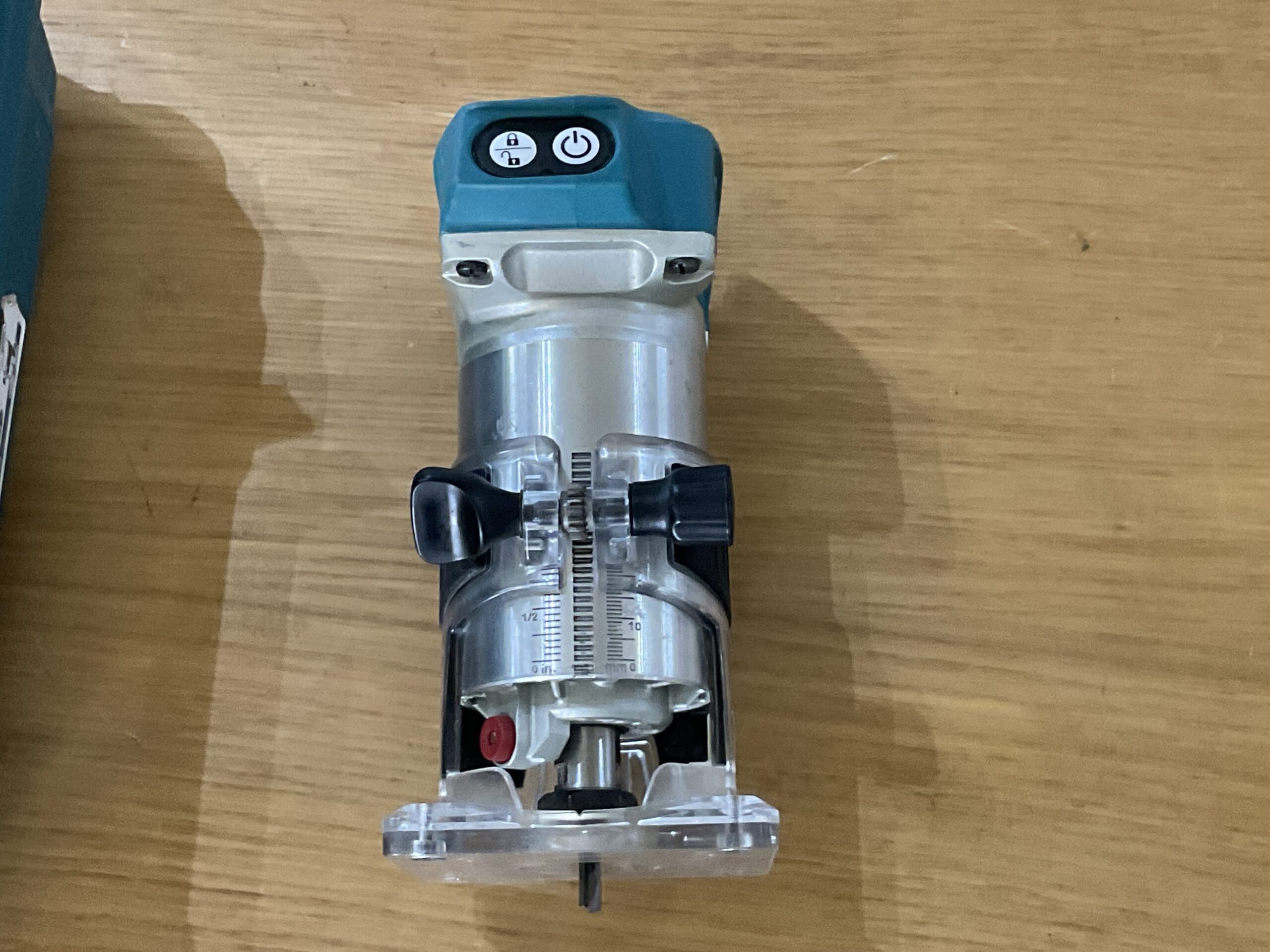 充電式トリマ　マキタ　RT50D