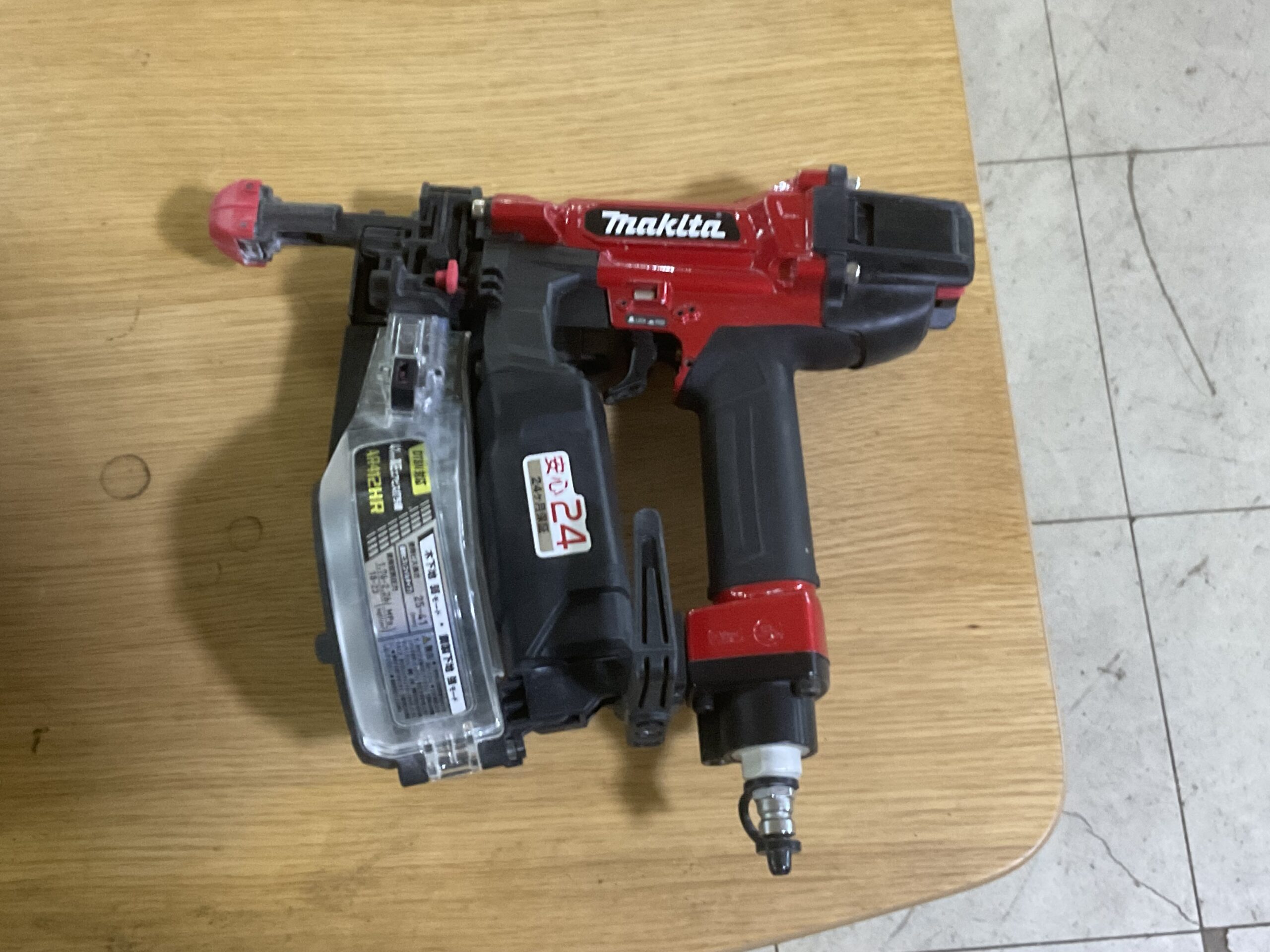 高圧エアビス打ち機　マキタ　AR412HR