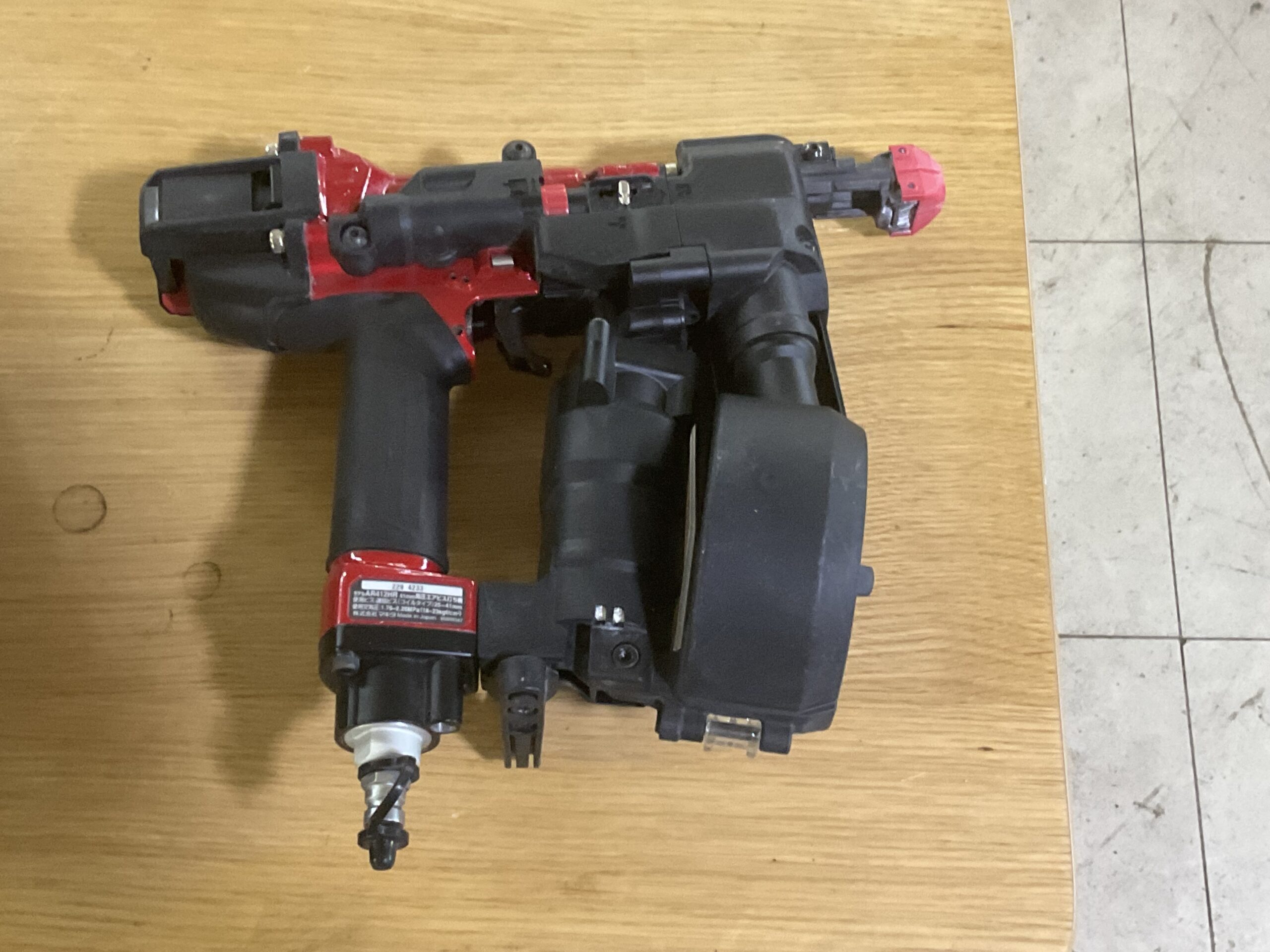 高圧エアビス打ち機　マキタ　AR412HR