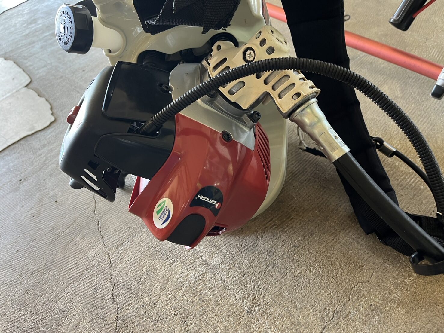 背負い式刈払い機　BKZ275