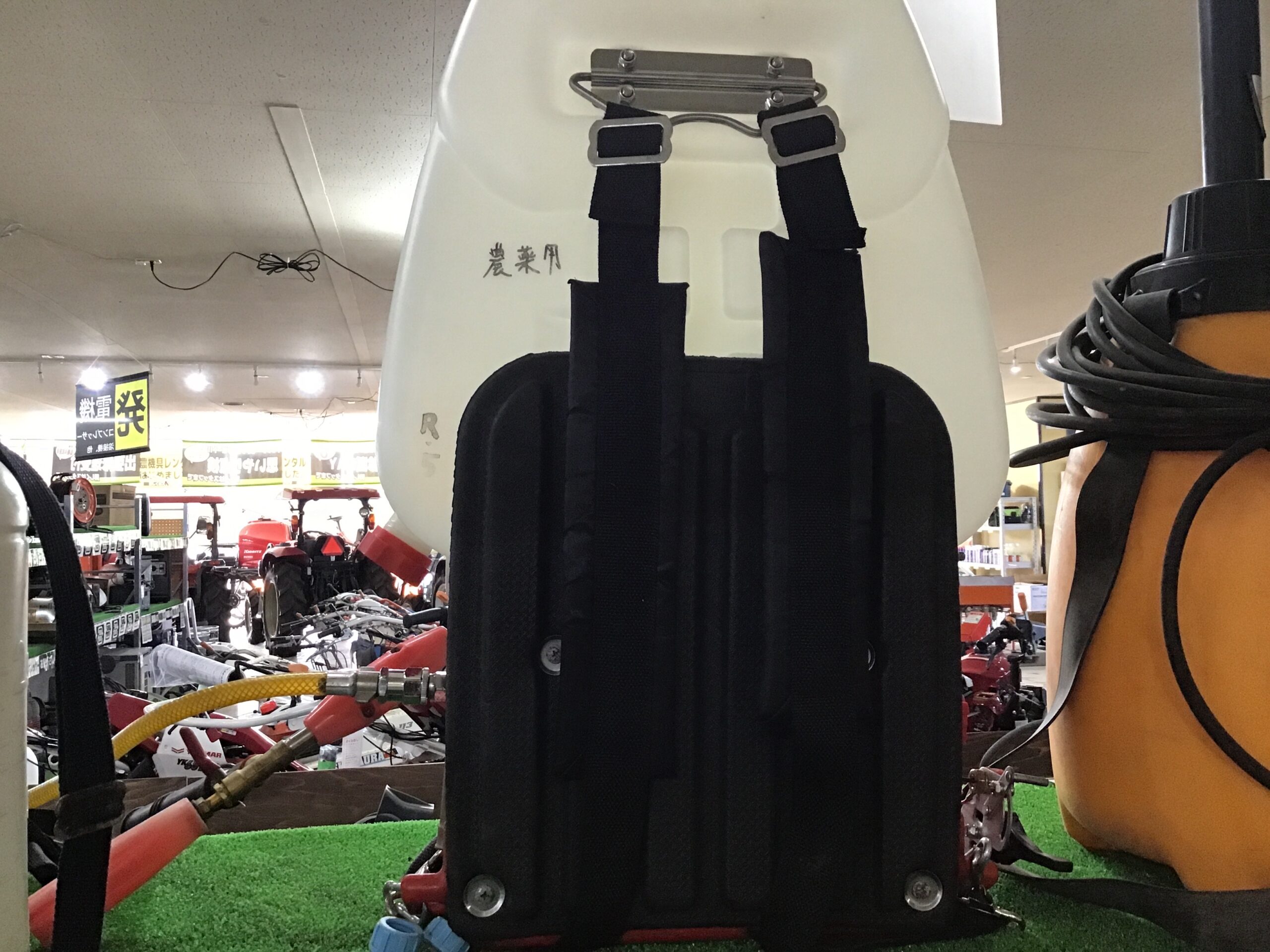 背負い動力噴霧器　TU26