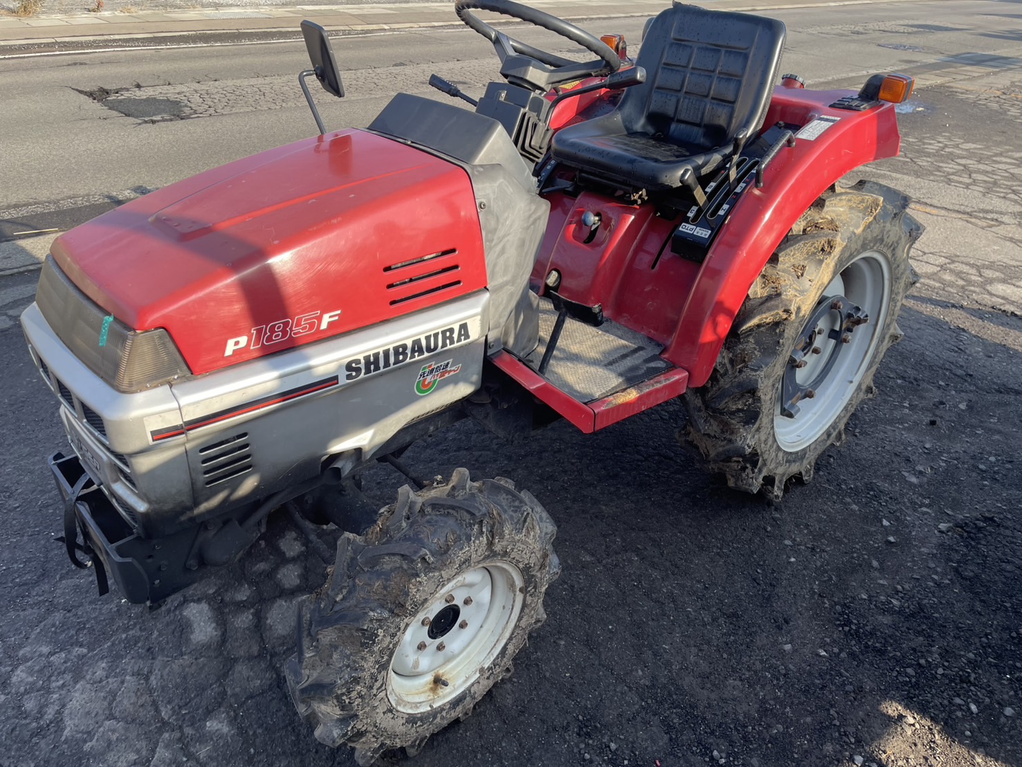 シバウラトラクター <span>P185F