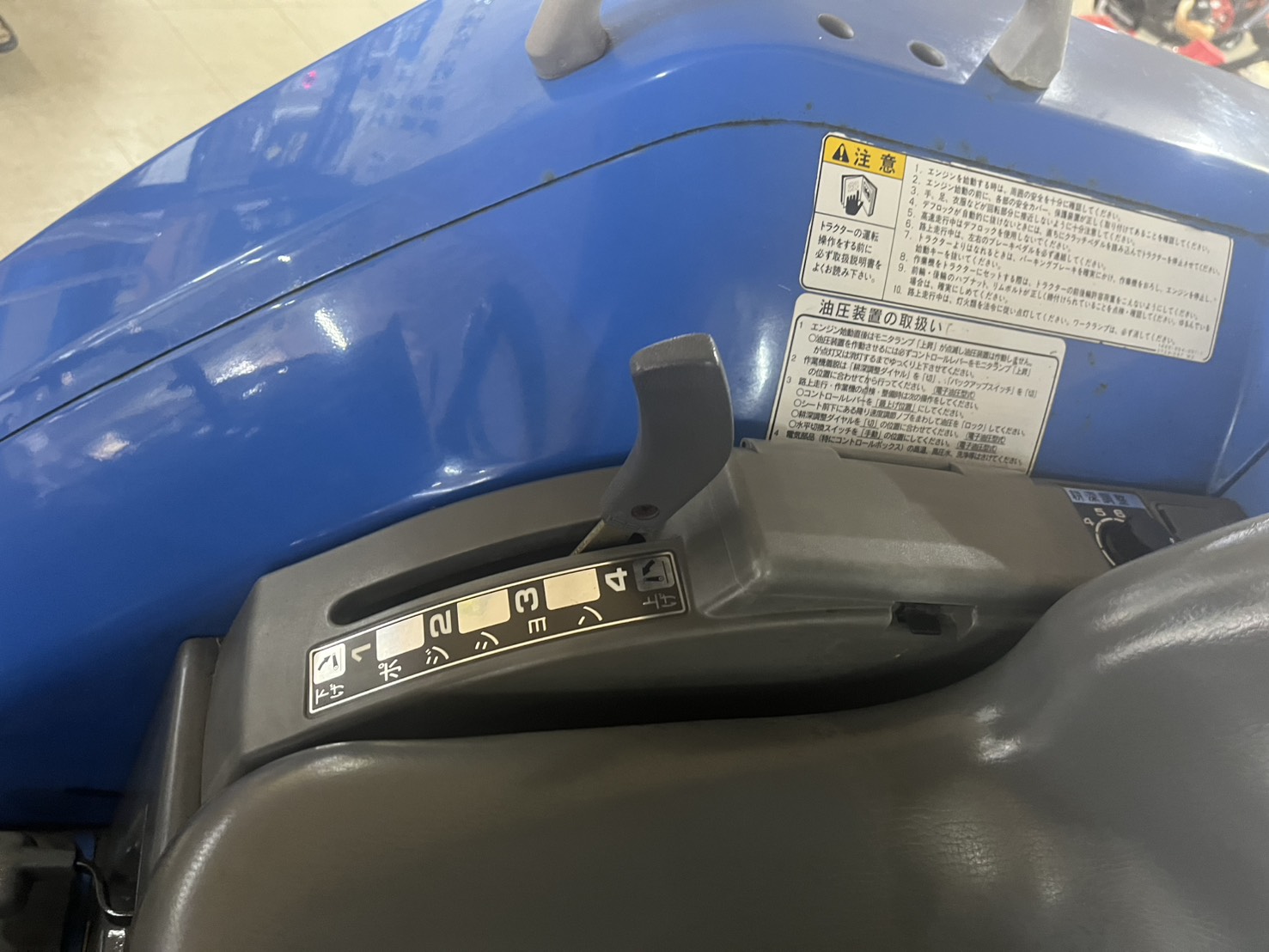 トラクター　TG233F